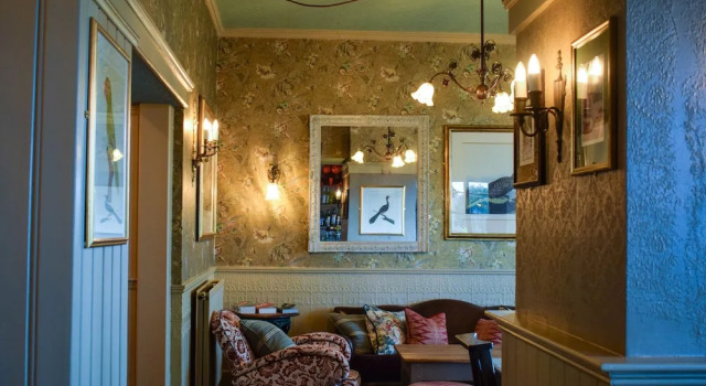 The Battleaxes, Rezervați Hotel Nailsea Somerset