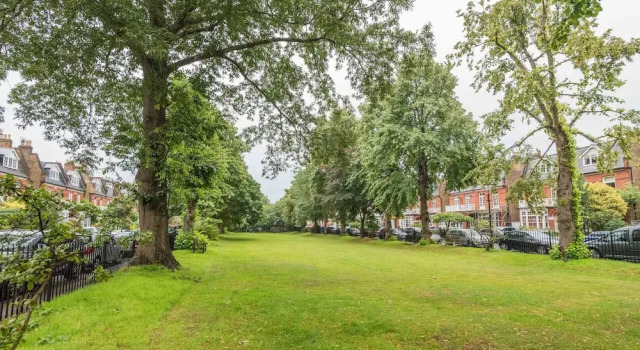 Коттедж Grand Royal Richmond Family Home by Kew Gardens
