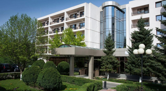 Hotel Dumbrava, Rezerwuj Hotel Hotele w Carpathians - Romania z parkingiem, Parking