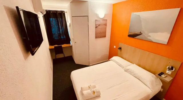 Standard Doppel Zimmer LEscale dAlès HOTEL
