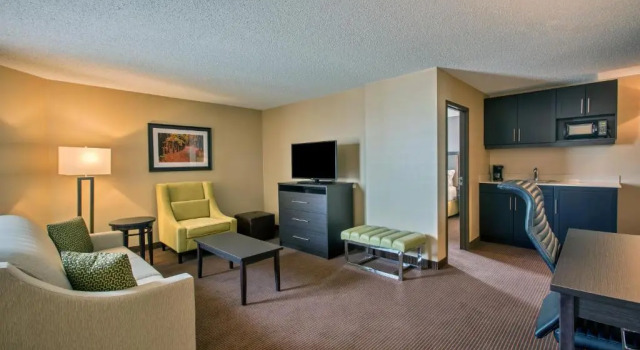 Люкс c 1 комнатой Quality Inn & Suites Regina Downtown