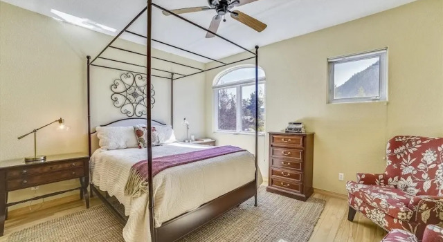 Коттедж Larson Lane 217 - 4 Br Home