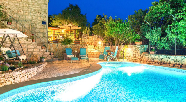 Heritage Villa Near Milna with Private Swimming Pool, Забронировать Вилла Отели Милна с бассейном, Бассейн