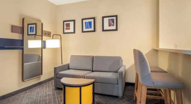 Семейный люкс Comfort Suites McKinney-Allen