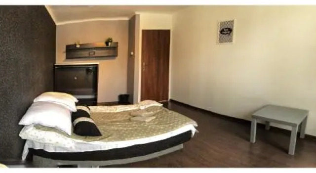 Kwadrat B&B Jałowego, Забронировать Отель «постель и завтрак» Недорогие отели Жешув, рядом с Парк культуры и отдыха, недорого