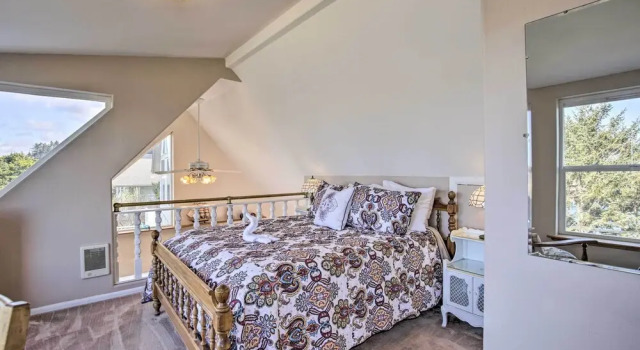 Коттедж Waldport Beach House w/ Loft, Grill & Ocean Views!