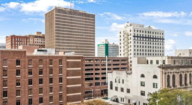 Mardi Gras Suites NOLA's 4BR Elegance, Забронировать Отель Новый Орлеан Луизиана, рядом с Казино Harrah's New Orleans