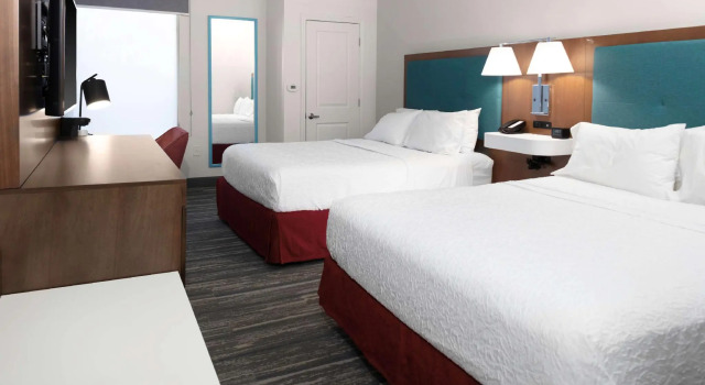 Четырёхместный номер Standard Hampton Inn by Hilton Concord/Bow
