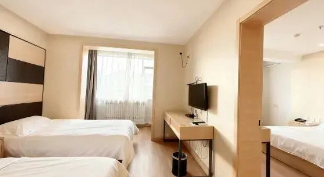Семейный люкс Deluxe Qingdao Jinshancheng Business Hotel (Qingdao North Station Shuiqinggou Subway Station)