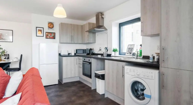 Апартаменты c 1 комнатой New Private Apartment Building Minutes From Heathrow