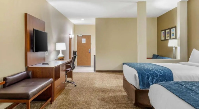 Четырёхместный номер Standard Comfort Suites Greensboro-High Point
