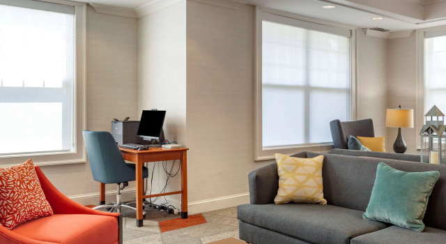 Holiday Inn Express Hotel & Suites Amherst-Hadley, Κράτηση Ξενοδοχείο Άμερστ Μασαχουσέτη, κοντά στο Warren McGuirk Alumni Stadium