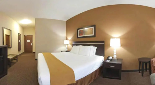 Номер Standard Holiday Inn Express Hotel & Suites LAMAR by IHG