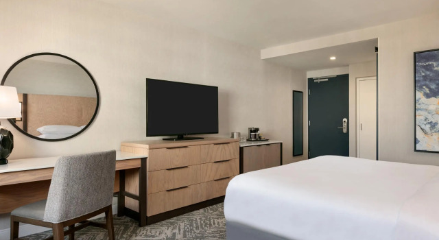 Двухместный номер Standard DoubleTree by Hilton Canton Downtown