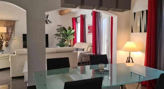 Вилла Ste Maxime Villa 5 etoiles Piscine chauffée et jacuzzi