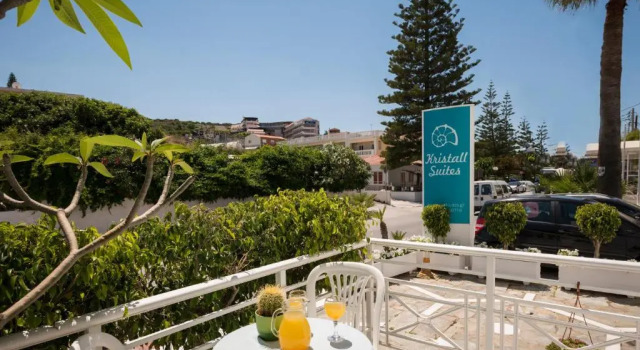 Студия с видом на улицу Kristall Suites