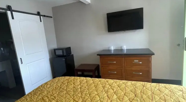 Номер Comfort Stadium Inn & Spas