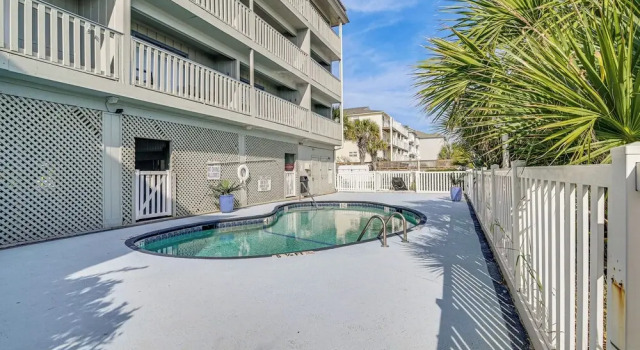 Апартаменты Oceanfront Condo w/ Pool Access in Surfside Beach!