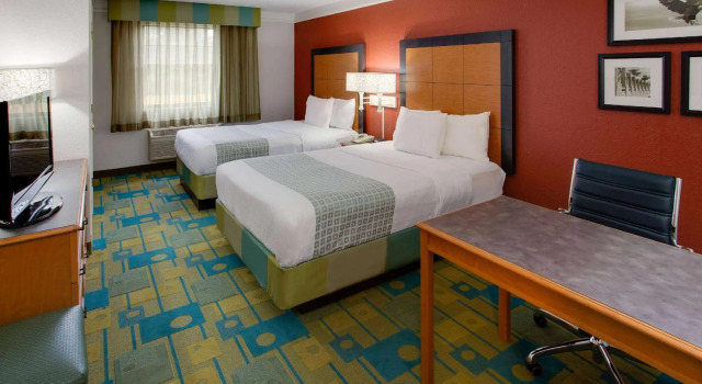 Четырёхместный номер Standard La Quinta Inn by Wyndham Pittsburgh Airport