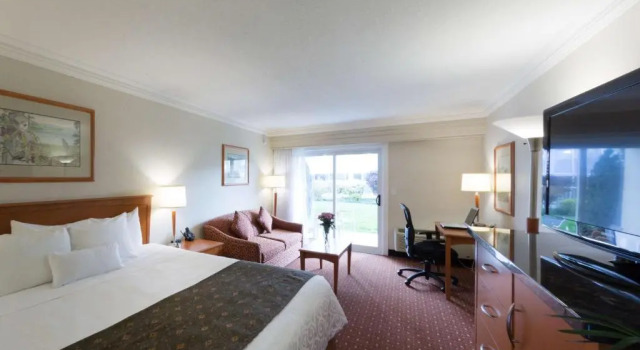 Номер Standard Best Western Plus Kelowna Hotel & Suites