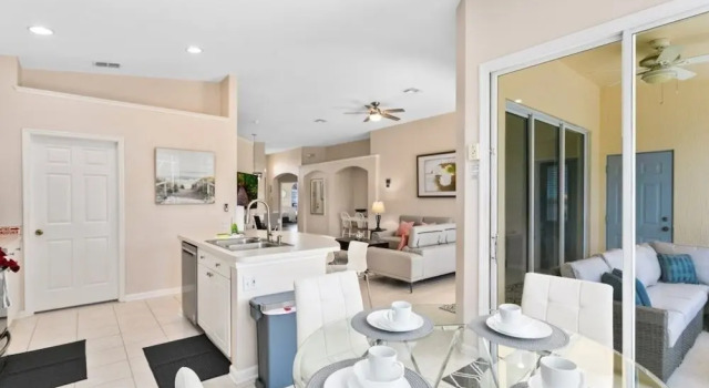 South Facing Pool 4 Bedroom 3 Bath Villa 4 Villa by RedAwning, Book Villa Hoteller i Four Corners med pool, Swimmingpool
