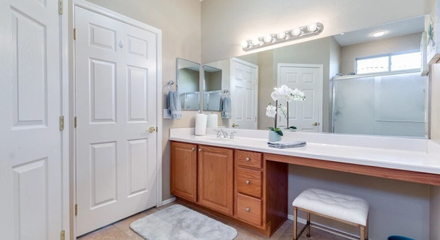Sun City Grand 55+! Tranquil Yard! Amenities Galore! 3/2! 30 Night Minimum Stay! by Redawning, Foglalás Nyaraló Surprise Scottsdale