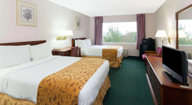 Четырёхместный номер Standard Days Inn by Wyndham Dahlonega University Area