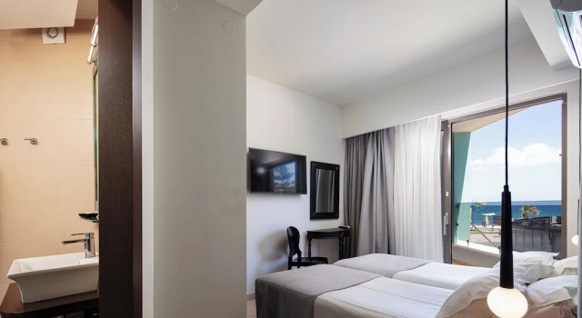 Апартаменты с балконом и с частичным видом на море Steris Elegant Beach Hotel