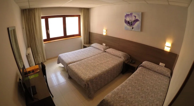 Трёхместный номер Somriu Hotel City M28