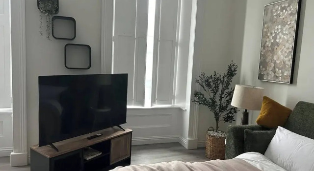 Family - Central - Parking - Wifi - Sleeps 4