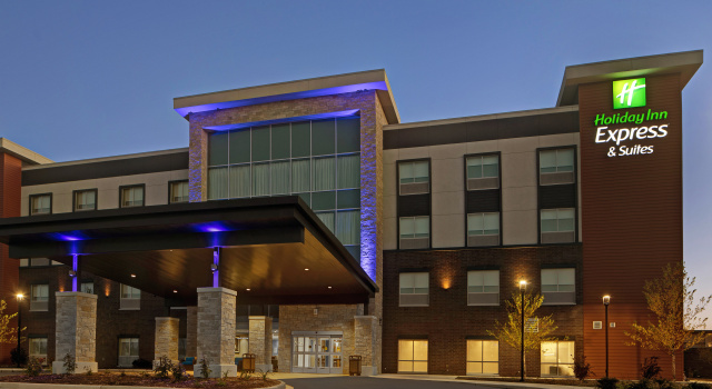 Holiday Inn Express & Suites Milwaukee - Brookfield by IHG, Book Hotel Hoteller i Brookfield med pool, Swimmingpool