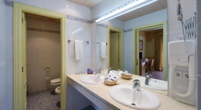 Полулюкс Hotel Fuente Las Piedras