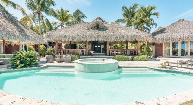 Вилла Deluxe Unique Haven Free Access to Eden Roc Beach Club