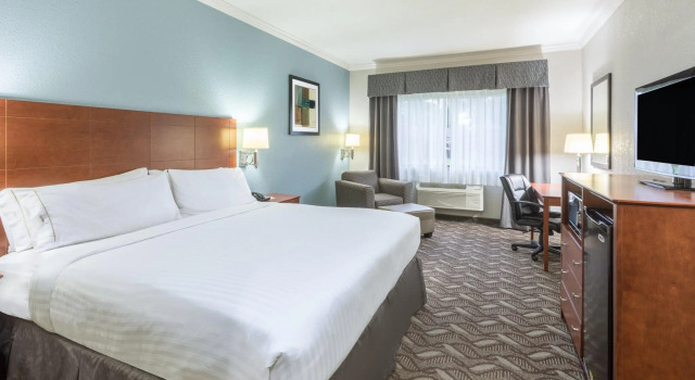 Двухместный номер Standard Holiday Inn Express Hotel and Suites Lake Charles by IHG
