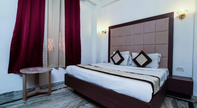 OYO 16359 Optimum Sheela Inn