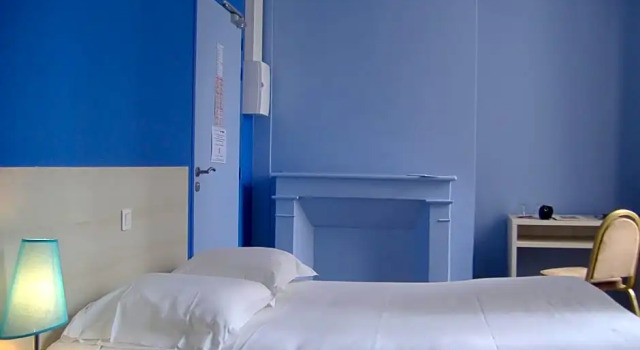 Номер Standard Brit Hotel Du Dauphin LAigle