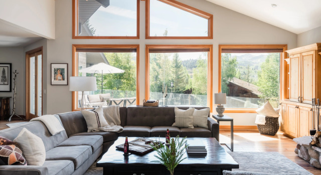 Sleeps 16! Modern Home Mins From Deer Valley! w/ Hot Tub  ❤ by AvantStay, Varaa Hotelli Deer Valley 