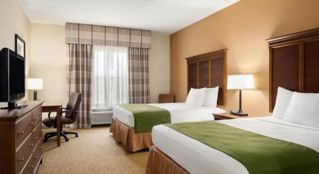 Четырёхместный номер Standard Country Inn & Suites by Radisson, Anderson, SC