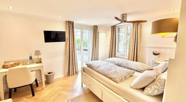 Номер Deluxe Boutique Hotel & Restaurant Niesenblick - Lakefront rooms with balcony on Lake Thun - SELF CHECK IN & digitale Reception
