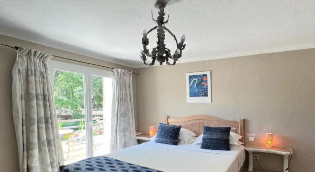 Двухместный номер Deluxe с балконом Hotel Les Messugues
