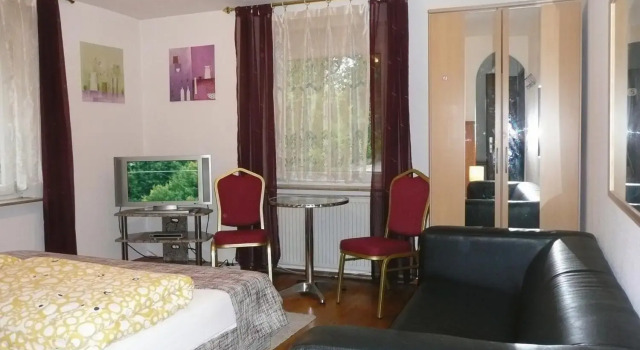 City Hotel, Забронировать Отель Отели и гостиницы Людвигсбург, рядом с Конференц-центр Forum am Schlosspark, Отель