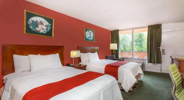 Двухместный номер Standard Ramada by Wyndham Roanoke