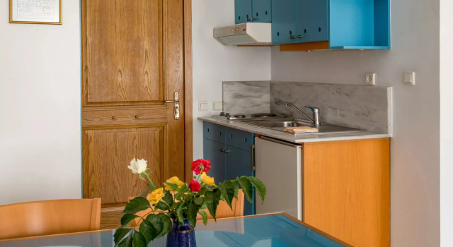 Полулюкс Chrispy Beach Resort, Agia Marina