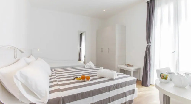 Полулюкс Deluxe Hotel Houston Suites