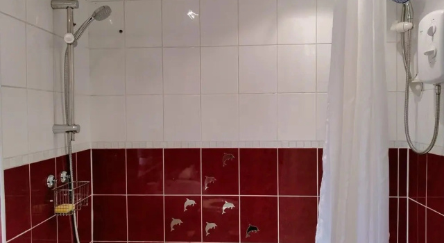 The Nest, an Immaculate 3-bed House in Walsall, Varaa Hotelli 3 tähden hotellit kohteessa Merseyside, 3*