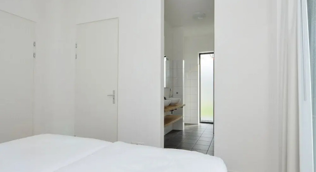 Luxury Villa on the Waterfront With Jetty, Rezerwuj Willa Hotele w Veluwe z parkingiem, Parking