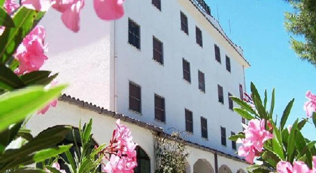 Albergo Hotel Bally, Rezerwuj Hotel Foce Varano Gargano