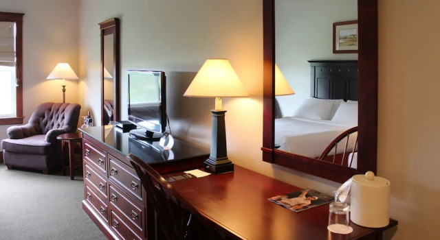 Четырёхместный номер Deluxe с видом на поле для гольфа Rodd Crowbush Golf & Beach Resort