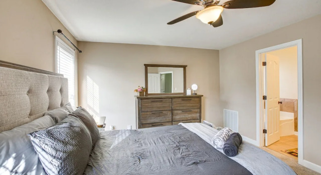 Large Clarksville Family Home ~ 4 Mi to Speedway!, Book Feriehus Villaer i Clarksville, Villa