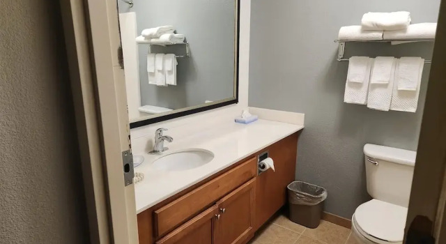 Четырёхместный люкс Deluxe MainStay Suites Port Saint Joe South